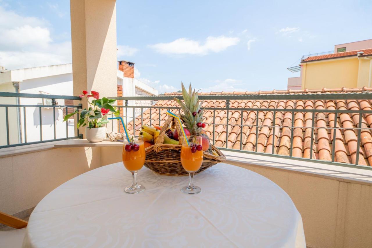 Guest House Medin Petrovac ภายนอก รูปภาพ