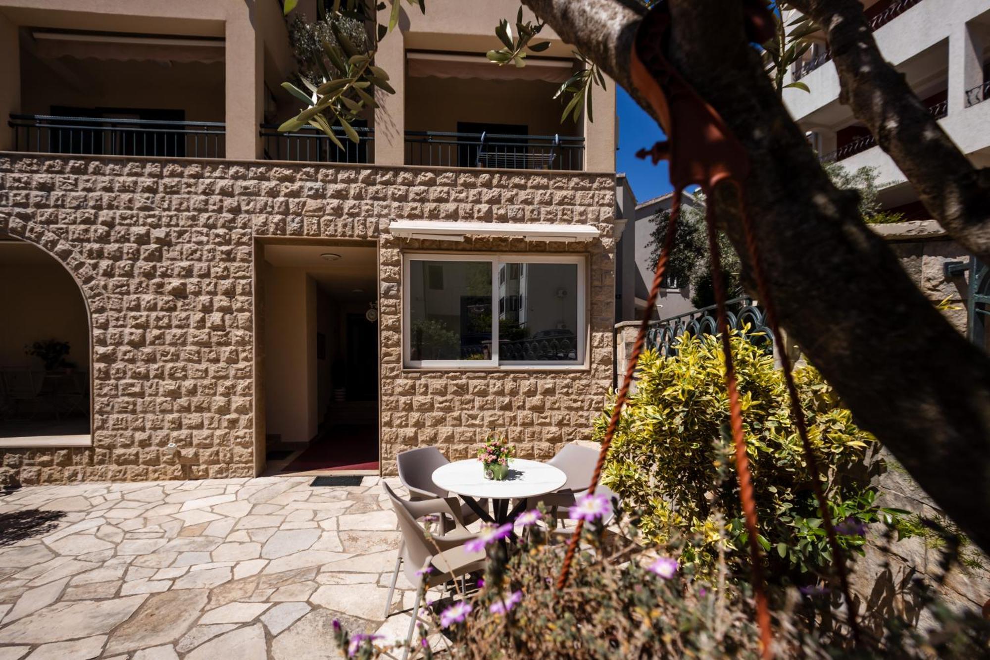 Guest House Medin Petrovac ภายนอก รูปภาพ