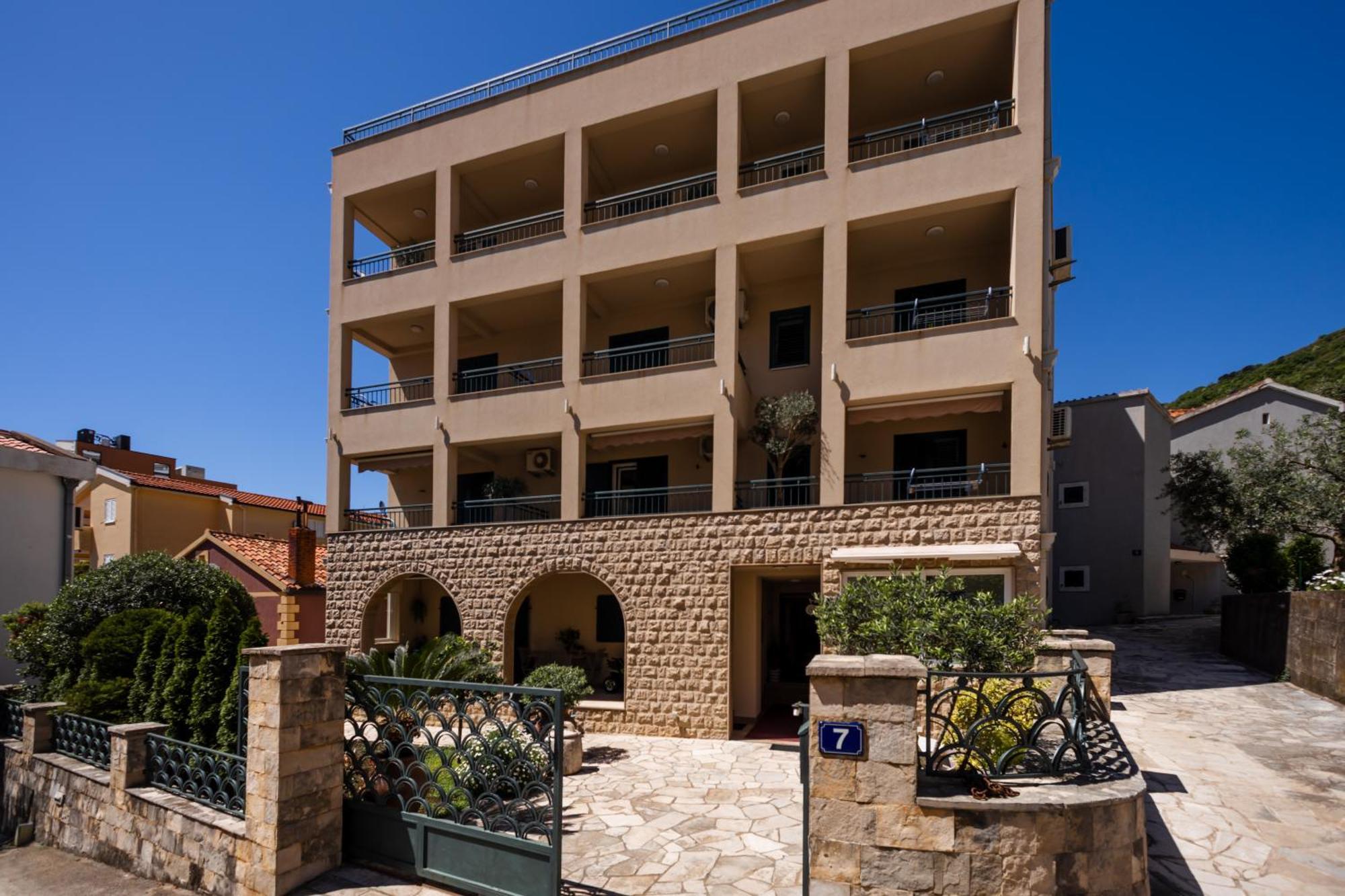 Guest House Medin Petrovac ภายนอก รูปภาพ