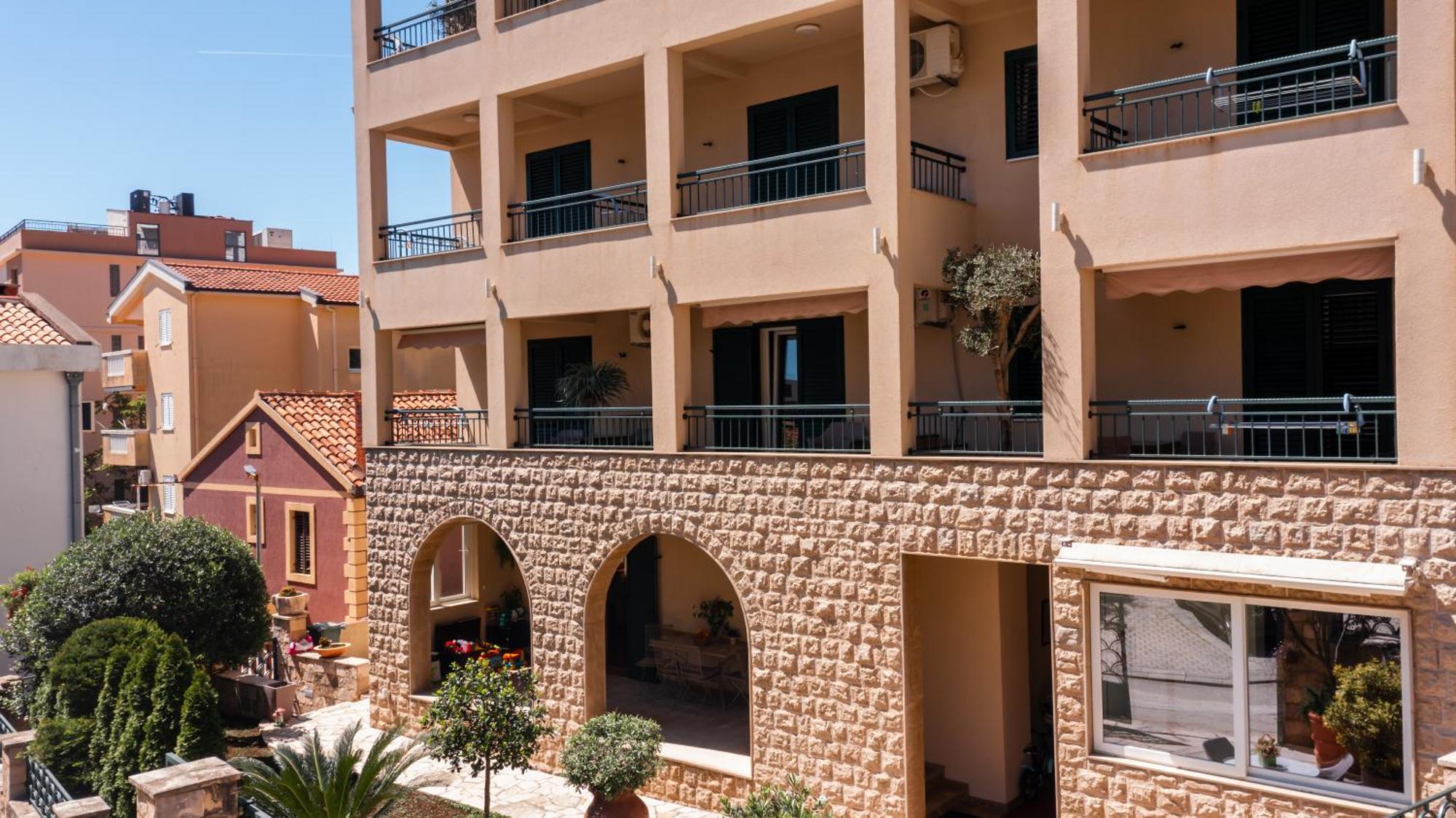 Guest House Medin Petrovac ภายนอก รูปภาพ