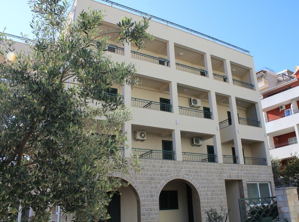 Guest House Medin Petrovac ภายนอก รูปภาพ