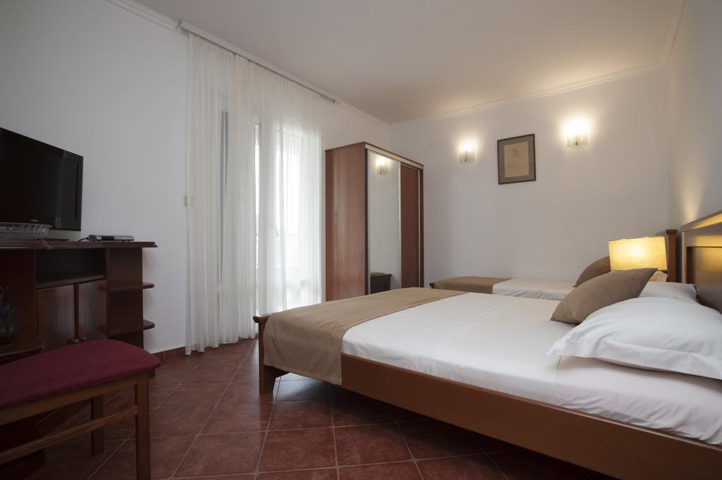 Guest House Medin Petrovac ภายนอก รูปภาพ