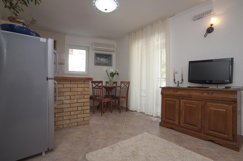 Guest House Medin Petrovac ภายนอก รูปภาพ