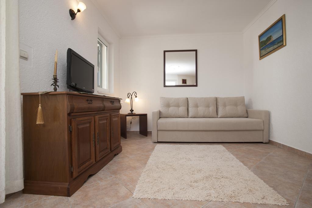 Guest House Medin Petrovac ภายนอก รูปภาพ