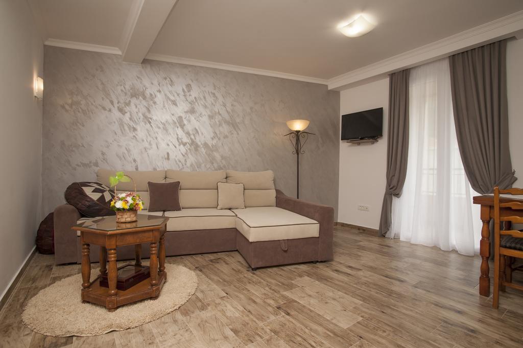 Guest House Medin Petrovac ภายนอก รูปภาพ