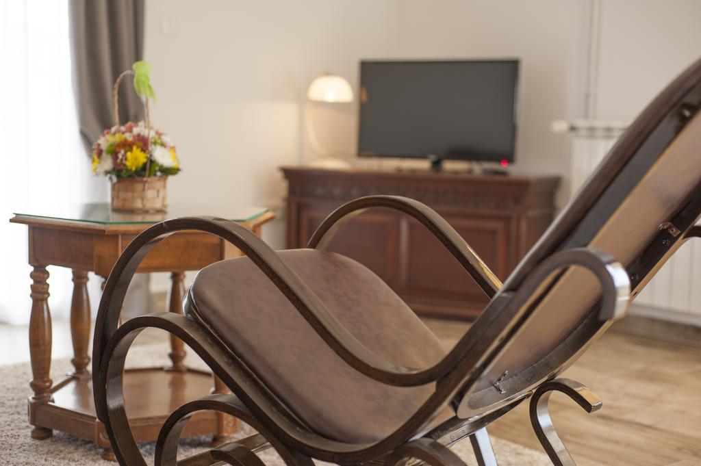 Guest House Medin Petrovac ภายนอก รูปภาพ