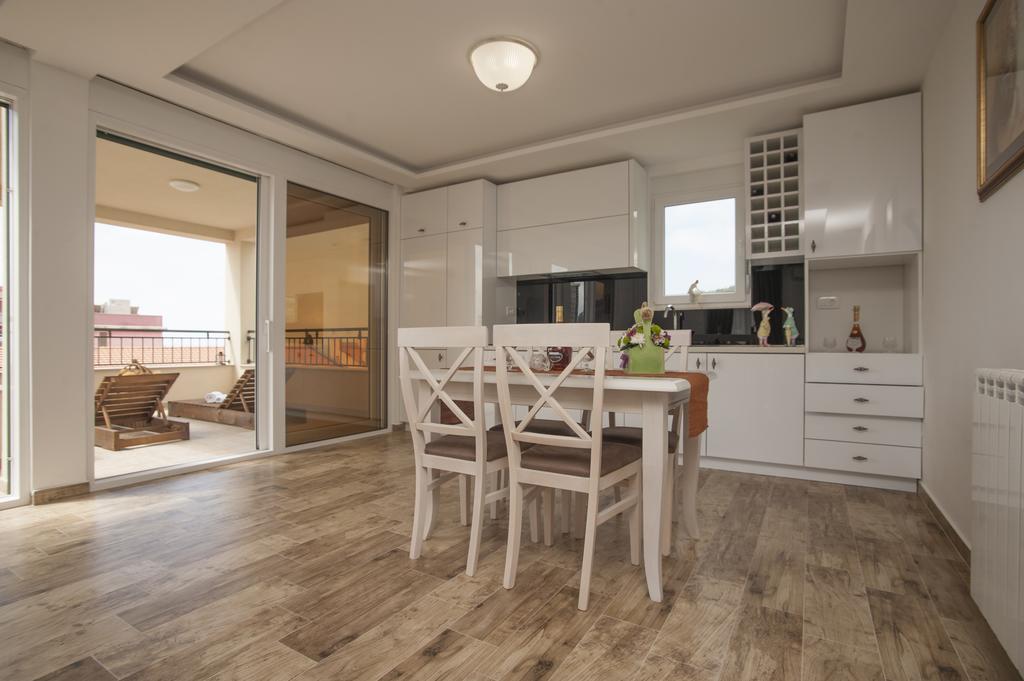 Guest House Medin Petrovac ภายนอก รูปภาพ