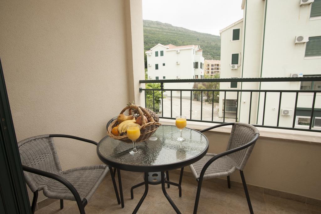 Guest House Medin Petrovac ภายนอก รูปภาพ