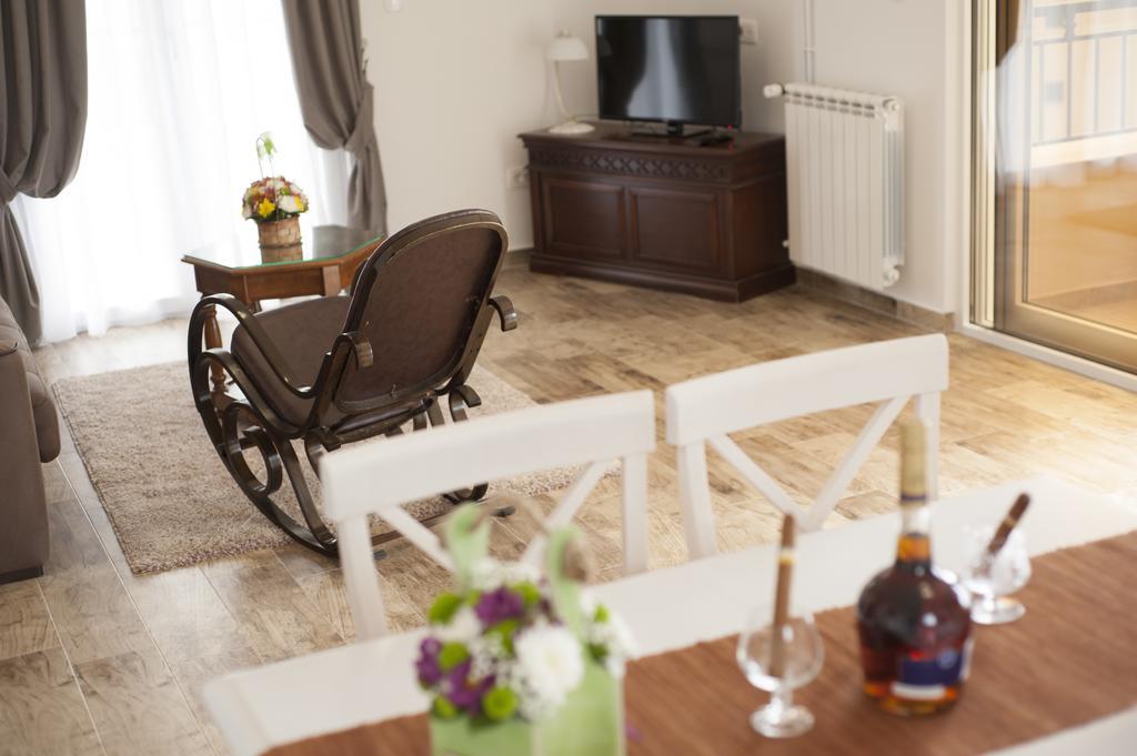 Guest House Medin Petrovac ภายนอก รูปภาพ